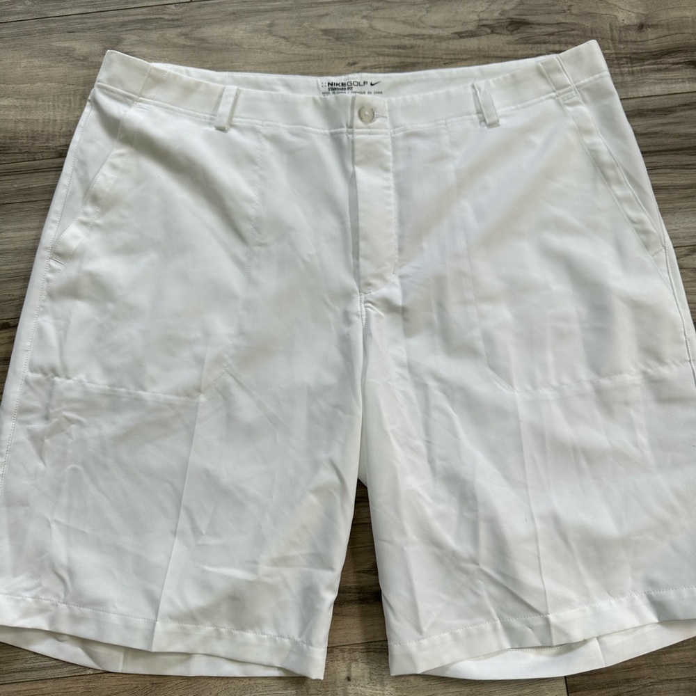 Nike Men's White Golf Shorts Dri-Fit Standard Fit Flat Front Pockets Size 38